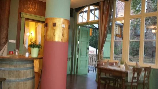 Villa Sedan Restaurant